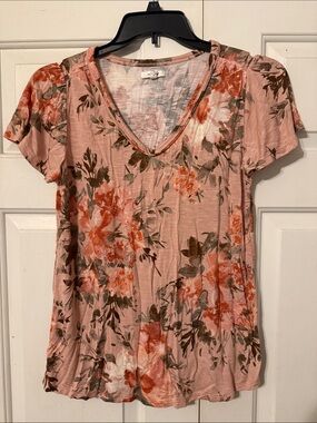 Maurices Blush Pink Floral V-Neck Short Sleeve Tee